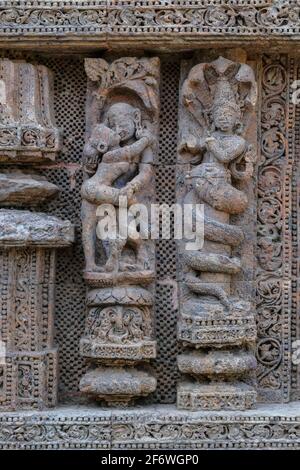 Detail des Sonnentempels wurde im 13th Jahrhundert errichtet und als ein gigantischer Wagen des Sonnengottes, Surya, in Konark, Odisha, Indien entworfen. Stockfoto