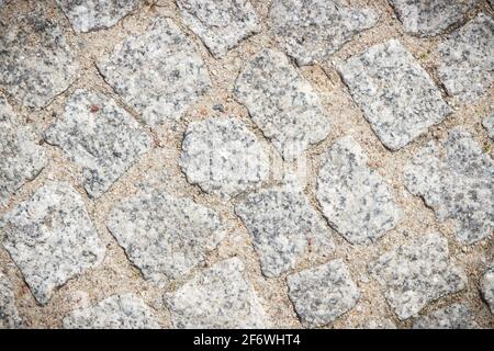 Fußweg oder Bürgersteig aus Felsen oder Steinen. Hintergrundtextur Stockfoto