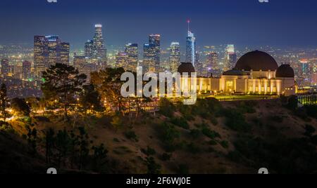 Das Griffith Observatory ist eine Einrichtung in Los Angeles, Kalifornien, sitzen auf dem Südhang des Mount Hollywood in Los Angeles Griffith Park. Stockfoto