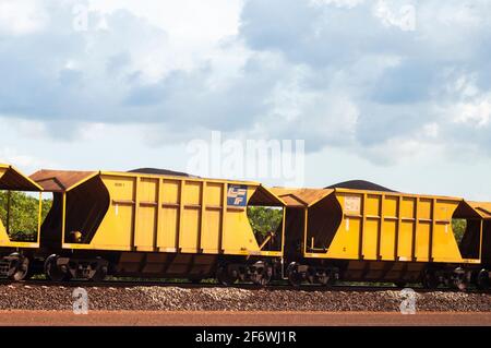 Güterwagen der Ghan-Transitbahn am Berrimah-Terminal außerhalb von Darwin, Northern Territory, Australien Stockfoto