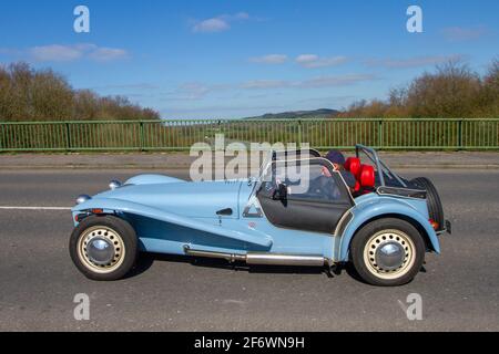 Caterham 2017, blau, 660 cc; Zweisitzer-Sportwagenaufsatz mit Hinterradantrieb; Stockfoto