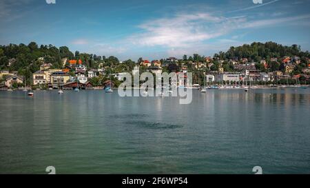 Traunsee und Gmunden Stadtpanorama in Österreich Stockfoto