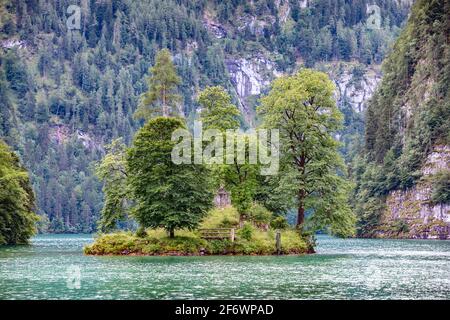 Kleine Insel am Königssee in Schönau am Königssee, deutsch Stockfoto