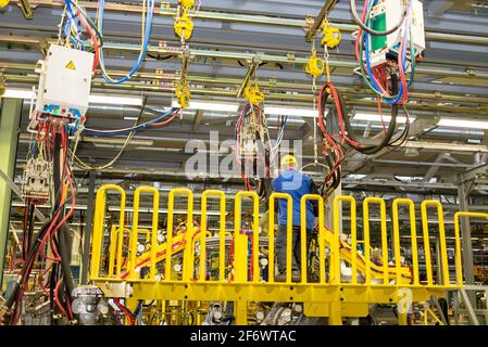 Cherkasy, Ukraine - 17. Juni 2013:Moderne Ausrüstung in der Fabrik, die Autos herstellt. Stockfoto