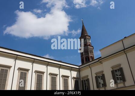 Der Kirchturm von San Gottardo und der Königspalast von Mailand, Italien. Stockfoto