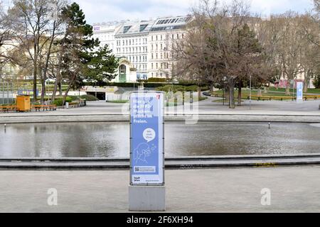 Wien, Österreich. April 2021. Bis zum 11. April 2021 erneut harte Sperre in der östlichen Region (Wien, Niederösterreich, Burgenland) Österreichs. FFP2-Masken werden auch im Freien benötigt. Quelle: Franz Perc / Alamy Live News Stockfoto