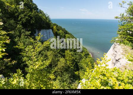 Blick auf die berühmten Königsstuhl-Kreidefelsen auf der Insel Ruegen, deutsche Ostseeküste Stockfoto