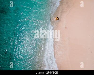 Playa Kalki tropische Insel Curacao in der Karibik, Luftblick über den Strand Playa Kalki auf der Westseite der Karibik von Curacao Niederländische Antillen azurblauen Ozean Stockfoto