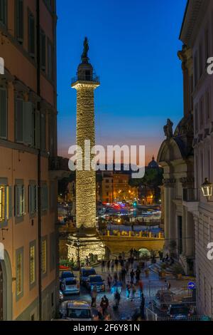 Rom, Italien - 03. Okt 2018: Trajans Säule am Abend, Rom, Italien Stockfoto