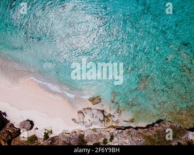 Playa Kalki tropische Insel Curacao in der Karibik, Luftblick über den Strand Playa Kalki auf der Westseite der Karibik von Curacao Niederländische Antillen azurblauen Ozean Stockfoto