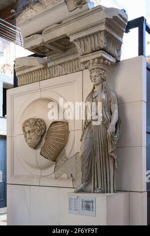 Rom. Italien. Museum der Kaiserlichen Foren (Museo dei Fori Imperiali). Rekonstruktion eines Dachgeschossabschnitts aus einem der Säulengänge im Forum o Stockfoto