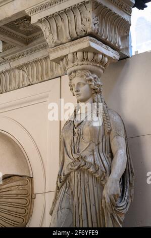 Rom. Italien. Museum der Kaiserlichen Foren (Museo dei Fori Imperiali). Rekonstruktion eines Dachgeschossabschnitts aus einem der Säulengänge im Forum o Stockfoto