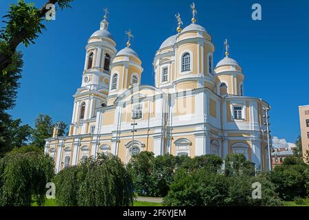 ST. PETERSBURG, Russland - 11. Juli 2016: The Prince St. Vladimir's Kathedrale, formal die Kathedrale von St. gleich den Aposteln Prinz Vladimir in S Stockfoto