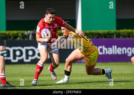 Monigo Stadium, Treviso, Italien. April 2021. Noel Reid (Agen) von Marco Zanon (Benetton Treviso) während Benetton Treviso gegen SUA LG Agen, Rugby Challenge Cup - Foto Ettore Griffoni/LM Credit: LiveMedia/Alamy Live News Stockfoto