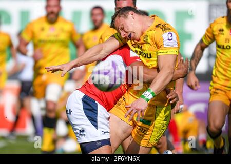 Monigo Stadium, Treviso, Italien. April 2021. Paolo Garbisi (Benetton Treviso) wurde während Benetton Treviso gegen SUA LG Agen, Rugby Challenge Cup kaum in Angriff genommen - Foto Ettore Griffoni/LM Credit: LiveMedia/Alamy Live News Stockfoto