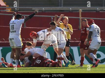 Die Spieler von Toulouse feiern, nachdem sie beim Heineken Champions Cup im Thomond Park, Limerick, ihren zweiten Versuch erzielt haben. Bilddatum: Samstag, 3. April 2021. Stockfoto