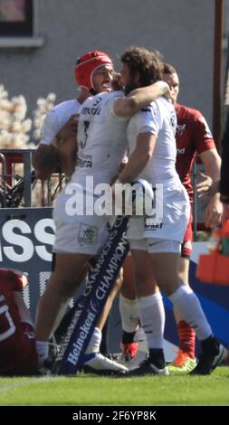 Die Spieler von Toulouse feiern, nachdem sie beim Heineken Champions Cup im Thomond Park, Limerick, einen Versuch gemacht haben. Bilddatum: Samstag, 3. April 2021. Stockfoto