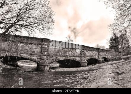 Aquädukt am Rochdale Canal über River Calder, Black Pit Lock, Rochdale Canal, Hebden Bridge, Calderdale, West Yorkshire Stockfoto