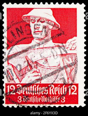 MOSKAU, RUSSLAND - 18. JANUAR 2021: In Deutschland gedruckte Briefmarke zeigt Farmer, deutscher Notfall: Berufen Serie, um 1934 Stockfoto
