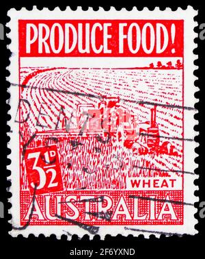 MOSKAU, RUSSLAND - 18. JANUAR 2021: Die in Australien gedruckte Briefmarke zeigt Wheat, Food Production Serie, um 1953 Stockfoto