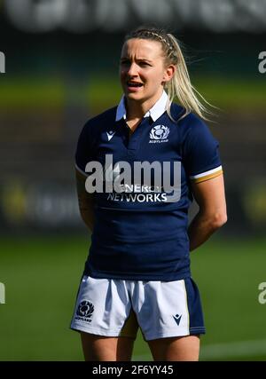 Doncaster, Großbritannien. April 2021. Chloe Rollie (#15 Schottland) während der Nationalhymne vor dem Womens Six Nations Championship-Spiel zwischen England und Schottland im Castle Park in Doncaster, England. Kredit: SPP Sport Pressefoto. /Alamy Live News Stockfoto