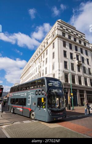 Birmingham City, Region West Midlands, Vereinigtes Königreich; April/10/2019; Busse im Stadtzentrum von Birmingham, Vereinigtes Königreich. Stockfoto