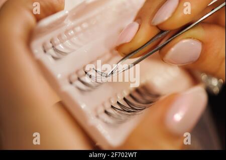 Set von erweiterten Wimpern im Schönheitssalon Stockfoto