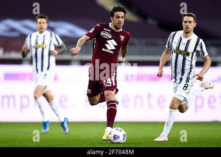 Turin, Italien. April 2021. TURIN, ITALIEN - 03. April 2021: Simone Verdi vom FC Turin im Einsatz während des Fußballspiels der Serie A zwischen dem FC Turin und dem FC Juventus. (Foto von Nicolò Campo/Sipa USA) Quelle: SIPA USA/Alamy Live News Stockfoto