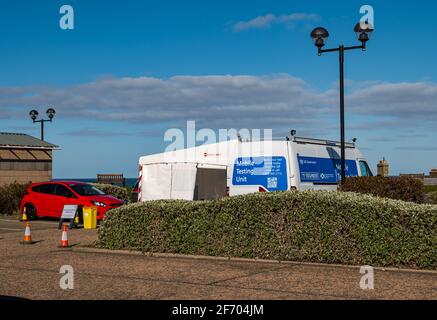 Mobiles asymptomatisches Covid-19-Testgerät auf dem Parkplatz, Dunbar, East Lothian, Schottland, Großbritannien Stockfoto