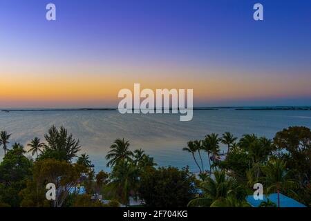 Luftaufnahme des Sonnenuntergangs mit Palmen, Key Largo, Florida USA Stockfoto
