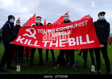 LONDON - 3. APRIL 2021: Kill the Bill Protest gegen den von der Regierung zu durchschreienden Gesetzesentwurf für Polizei, Verbrechen, Verurteilung und Gerichte. Stockfoto