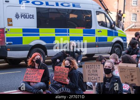 Sheffield, Großbritannien. April 2021. Demonstranten in ‘Kill the Bill protestieren am Samstag, den 3. April 2021, in Sheffield, nördlich von England gegen das Gesetz über Polizei, Verbrechen, Verurteilung und Gerichte. Kredit: Mark Harvey/Alamy Live Nachrichten Stockfoto