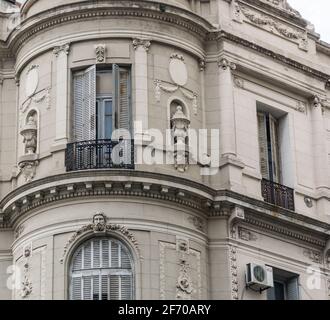 Gebäude und architektonische Elemente in der Stadt Buenos Aires Stockfoto