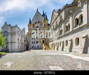 Blick auf den Innenhof von den Mauern des Schlosses Neuschwanstein Stockfoto