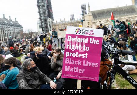 LONDON, GROSSBRITANNIEN. APRIL. Am Samstag, den 3. April 2021, demonstrieren die Protesten auf dem Parliament Square in London, England, gegen das vorgeschlagene Gesetz zu Polizei, Kriminalität, Verurteilung und Gerichten.(Quelle: Tejas Sandhu) Quelle: MI News & Sport /Alamy Live News Stockfoto