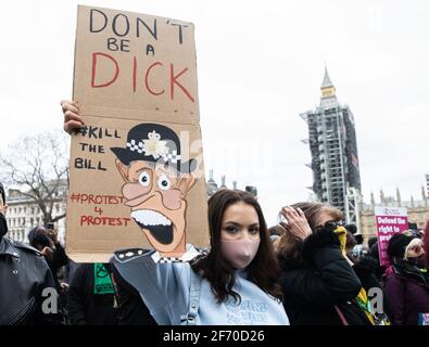 LONDON, GROSSBRITANNIEN. APRIL. Am Samstag, den 3. April 2021, demonstrieren die Protesten auf dem Parliament Square in London, England, gegen das vorgeschlagene Gesetz zu Polizei, Kriminalität, Verurteilung und Gerichten.(Quelle: Tejas Sandhu) Quelle: MI News & Sport /Alamy Live News Stockfoto