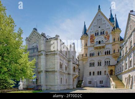 Blick auf den Innenhof von den Mauern des Schlosses Neuschwanstein Stockfoto