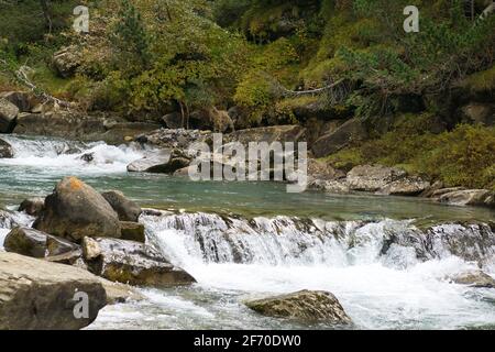 Wasserfall Gradas de Soaso im Nationalpark Ordesa y Monte Perdido in den aragonesischen Pyrenäen, in Huesca, Spanien. Anzeigen Stockfoto