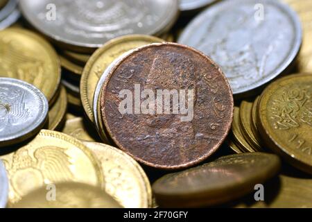 Eine Millieme-Münze 1938, altes ägyptisches Geld von 1 Millieme-Münze (das rote Millieme) die Währung des Königreichs Ägypten zur Zeit von König Farouk I. Stockfoto