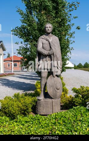 Wikinger aus Holz mit Schwert und Schild Stockfoto