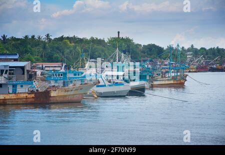 Fischerboote, Punta, Cebu Island. Auf dem Weg zum Hafen von Hagnaya. Philippinen. Stockfoto