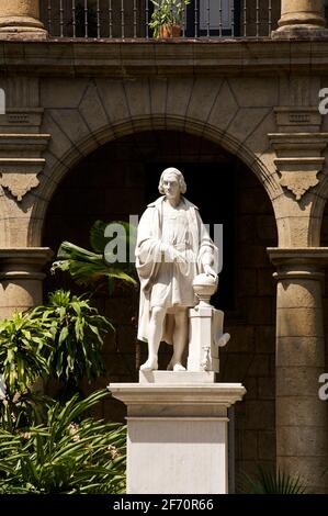 Statue von Christoph Kolumbus im Innenhof des Palacio de los Capitanes Generales in Havanna, Habana Kuba Stockfoto