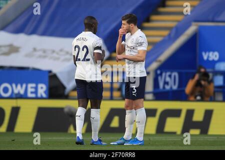 Leicester, Großbritannien. April 2021. Benjamin Mendy #22 von Manchester City und Ruben Dias #3 von Manchester City sprechen auf dem Platz in Leicester, Großbritannien am 4/3/2021. (Foto von Mark Cosgrove/News Images/Sipa USA) Quelle: SIPA USA/Alamy Live News Stockfoto