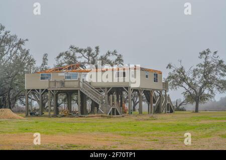 Der mächtige, von der US-amerikanischen amerikanischen amerikanischen „Hikan“, „Laura“, entfernte das Dach und zerstörte dieses Haus in Cameron in Cameron Parish, Louisiana Stockfoto