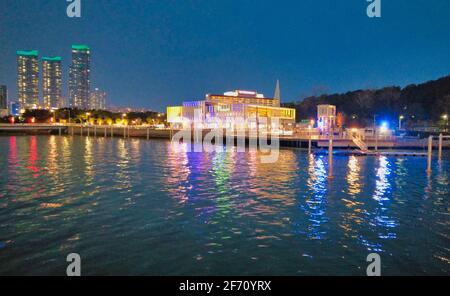 Nachtansicht des haeundae Meeres, Busan, Südkorea, Asien. Stockfoto