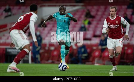 London, Großbritannien. April 2021. Sadio Mane (C) von Liverpool tritt am 3. April 2021 beim Premier League-Spiel zwischen Arsenal und Liverpool im Emirates Stadium in London, Großbritannien, an. Quelle: Xinhua/Alamy Live News Stockfoto