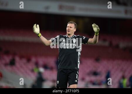 London, Großbritannien. April 2021. Arsenals Torwart Bernd Leno reagiert auf den letzten Pfiff während des Premier League-Spiels zwischen Arsenal und Liverpool im Emirates Stadium in London, Großbritannien, am 3. April 2021. Quelle: Xinhua/Alamy Live News Stockfoto