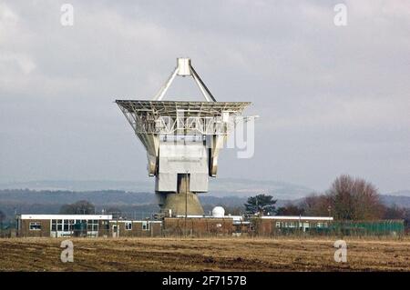 Die große Radarschale im meteorologischen Zentrum am Chilbolton Observatory in der Nähe von Stockbridge in Hampshire. Stockfoto