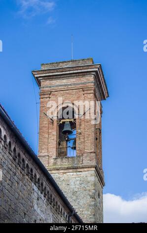 Klang der alten Glocken auf dem Turm der Alte historische Steinstadt Stockfoto