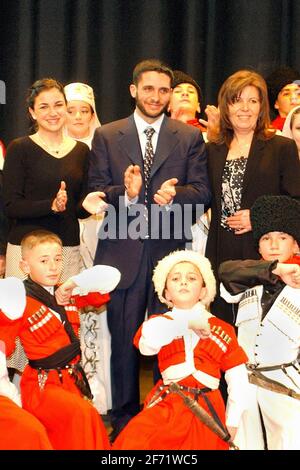 Akten- erster öffentlicher Auftritt des jordanischen Prinzen Hamzah bin Al Hussein, da er von seinem Bruder König Abdallah II. Von seinem Titel Kronprinz "aufgenommen" wurde Prinz Hamzah bin Al Hussein und seine Frau Prinzessin Noor nehmen am 30. Dezember 2004 an einem Tanzfestival in Amman Teil. Foto von Balkis Press/ABACAPRESS.COM Stockfoto